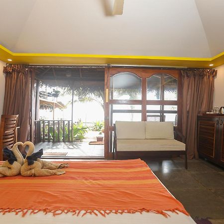 มารีโปซา บีช โกรฟ Hotel อากอนดา ภายนอก รูปภาพ