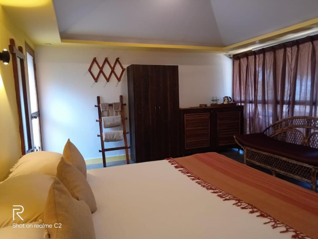 มารีโปซา บีช โกรฟ Hotel อากอนดา ภายนอก รูปภาพ